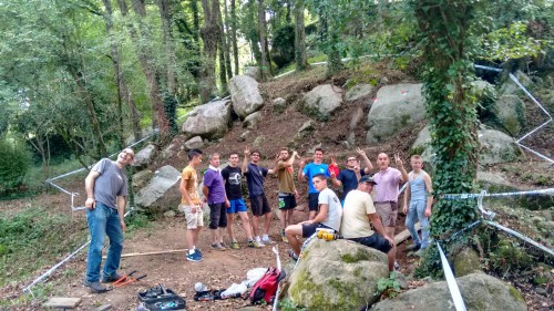 Les membres du club au travail pour réaliser les zones.